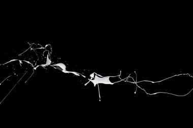 Siyah arkaplanda beyaz boya sıçraması.