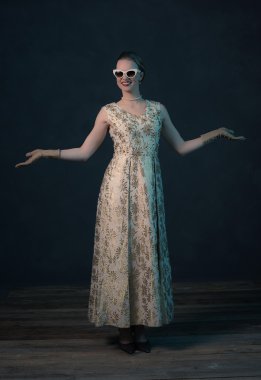 Zarif vintage 50s moda kadın