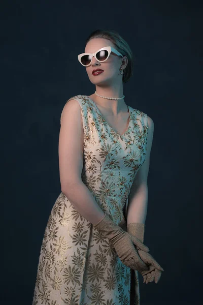 Κομψό ρετρό 50s μόδας γυναίκα — Φωτογραφία Αρχείου