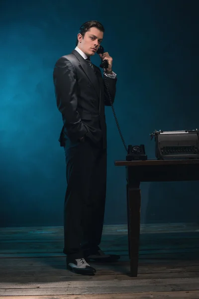 Retro 1940s business man in suit — Stock Photo, Image