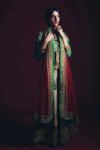 전통적인 빈티지 볼리우드 패션 여자 — 스톡 사진