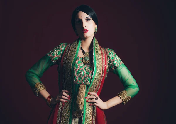 Tradizionale vintage Bollywood moda donna — Foto Stock