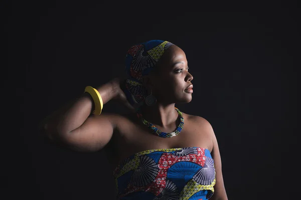 Profil záběr jihoafrický xhosa ženy — Stock fotografie