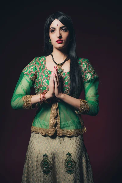 Traditionella Bollywood mode kvinna — Stockfoto