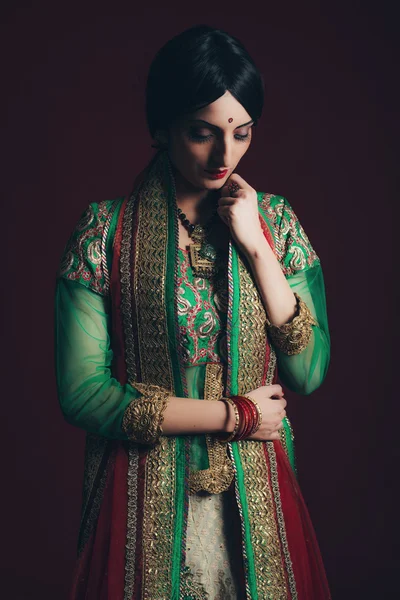 Traditional vintage Bollywood fashion woman — Stock Photo, Image