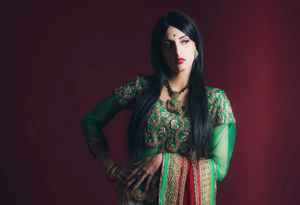 Tradiční vinobraní Bollywood módní žena — Stock fotografie