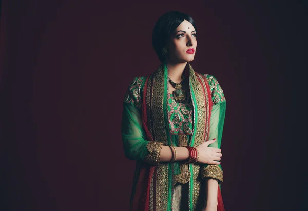 Traditionelle Vintage Bollywood Mode Frau — Stockfoto