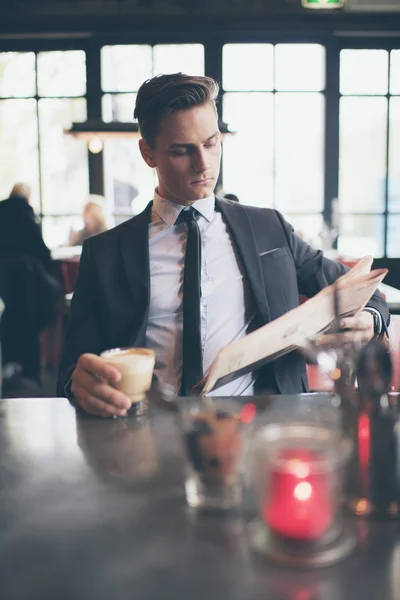 Single young man in suit — Stock Photo, Image