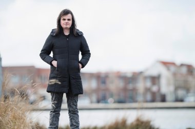 Yalnız androjenik adam 