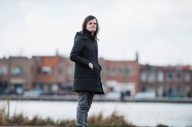 Yalnız androjenik adam  