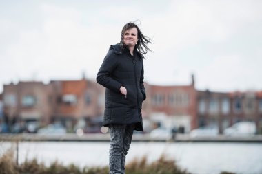 Yalnız androjenik adam 