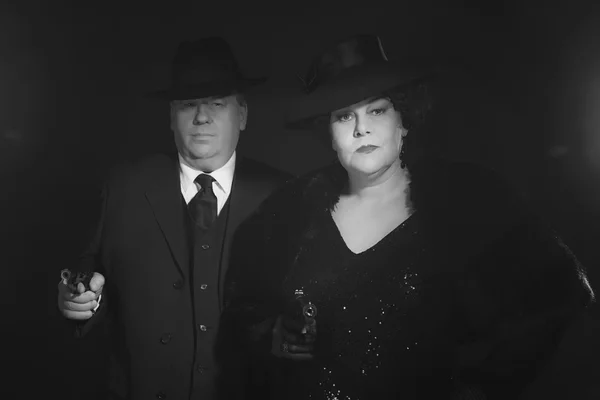 Retro 1940s gangster casal . — Fotografia de Stock