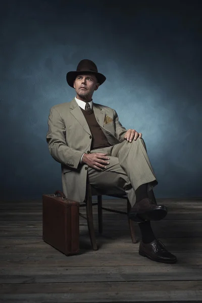Moda retro 1940 hombre de negocios — Foto de Stock
