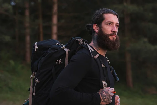 Hiking man with beard — Stock Photo, Image