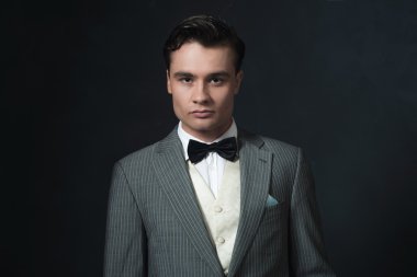 İyi giyimli retro 1920'lerde adam 