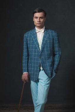 İyi giyimli retro 1920'lerde adam 