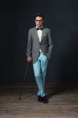 İyi giyimli retro 1920'lerde adam 