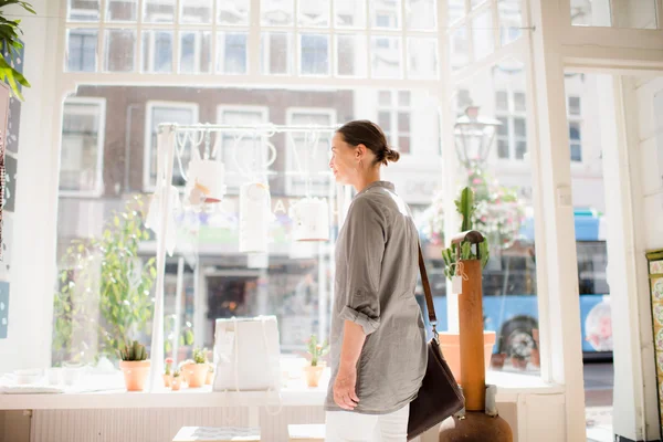 Woman standing inside shop — Stock Photo, Image