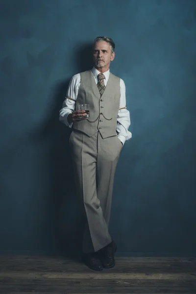 Vintage 1920s businessman with glass of whiskey — Stock Photo, Image