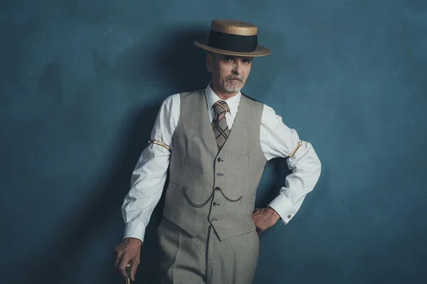 Retro-Dandy der 1920er Jahre im Anzug — Stockfoto