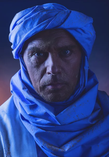 Hombre bereber en luz nocturna —  Fotos de Stock