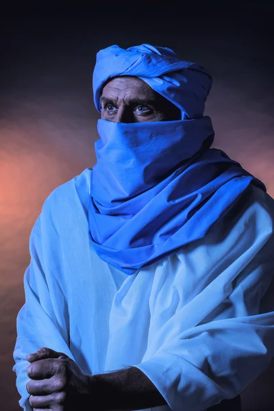 Berber man in nachtlampje — Stockfoto