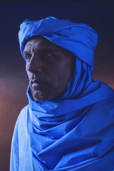 Berber człowiek w nocy światła — Zdjęcie stockowe