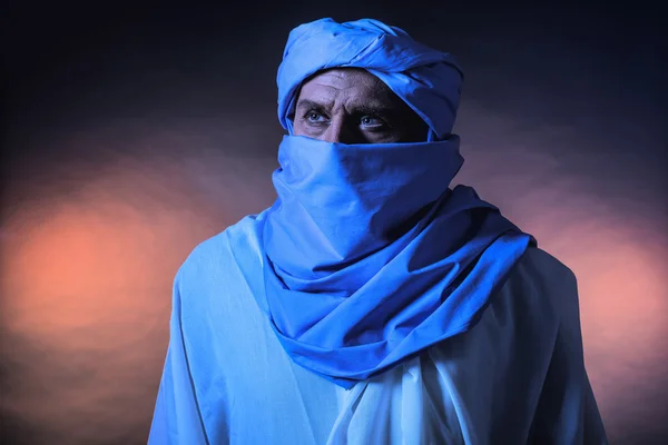 Berber man in nachtlampje — Stockfoto