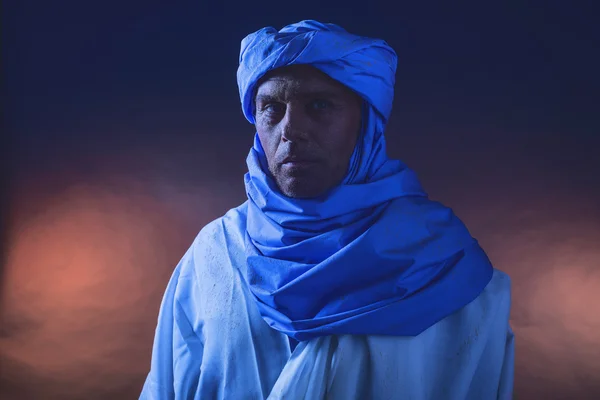 Berber man in nachtlampje — Stockfoto