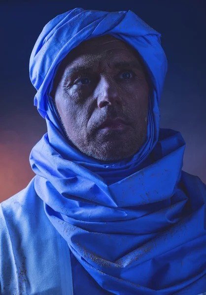 Berber człowiek w nocy światła — Zdjęcie stockowe