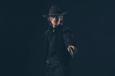 Vintage kovboy silahla ateş