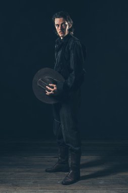 Vintage kovboy holding şapkası 