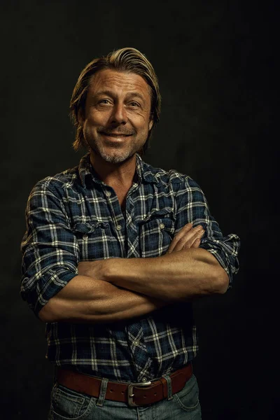 Homem Louro Sorridente Com Barba Restolho Camisa Xadrez Azul — Fotografia de Stock