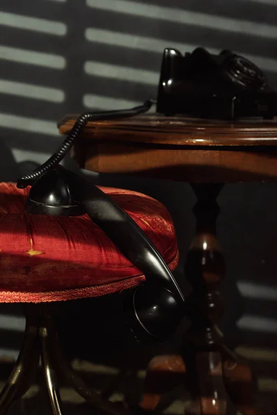 Vintage Black Telephone Wooden Table Receiver Red Chair Room Evening — Stock Photo, Image