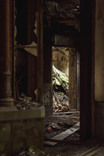 旧破旧建筑物的内部 — 图库照片