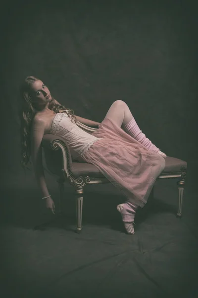 Vintage ballet fashion woman wearing pink corset and dress. Sitt — Stock Photo, Image