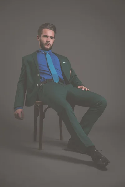 Business fashion man wearing green suit with blue shirt and tie. — Stock Photo, Image