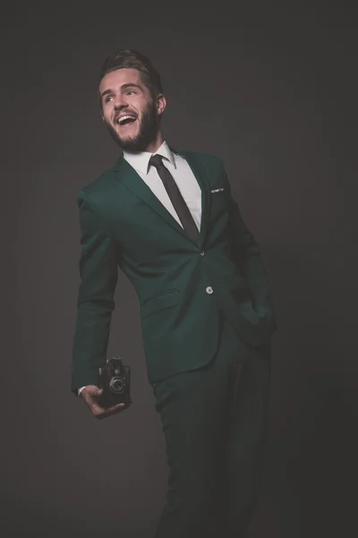 Uomo d'affari di moda che indossa abito verde con camicia bianca e bla — Foto Stock