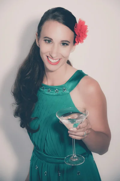 Retro fifties brunette fashion woman holding cocktail glass wear — Stock Photo, Image