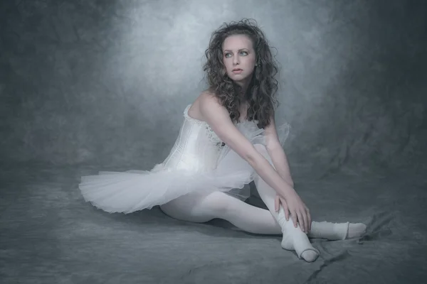 Ballet style mode brunette femme . — Photo