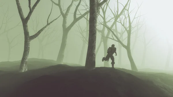 Silhouette di uomo perduto che corre attraverso la nebbiosa foresta invernale. Indietro — Foto Stock