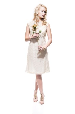 Şehvetli yılbaşı arifesi git giyen sarı saçlı kadın moda