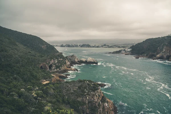 The heads entrance from the indian ocean to the bay of Knysna. W — Stock Photo, Image