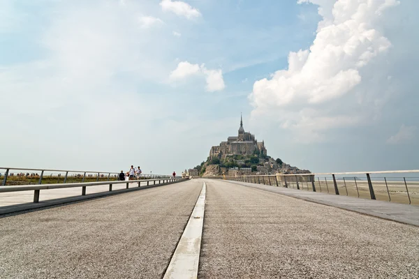 Road leading to Mont St Michel — Stock Photo, Image