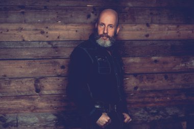 Kel keçi sakallı adam