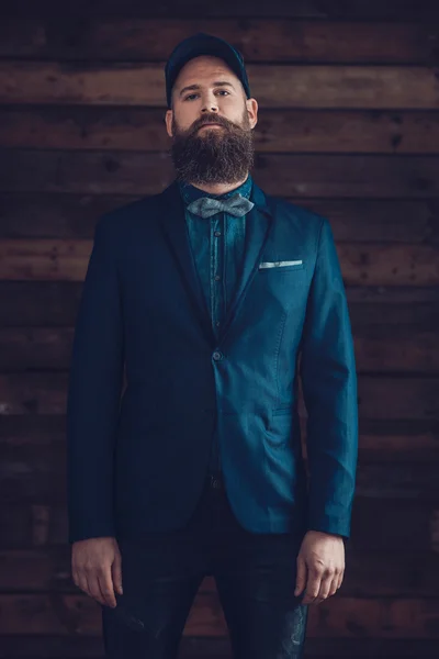 Man in donker blauw formele dragen — Stockfoto