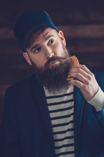 Homem bonito em traje na moda — Fotografia de Stock