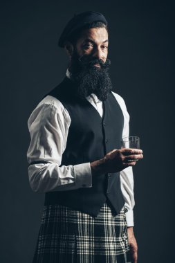 İskoç viski bir akşam cam ile