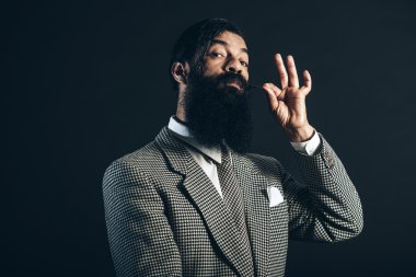 Bıyığının Holding adam