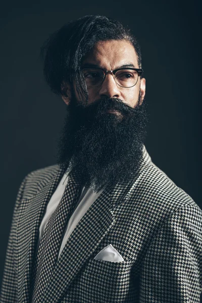 Man med långt skägg och mustasch — Stockfoto